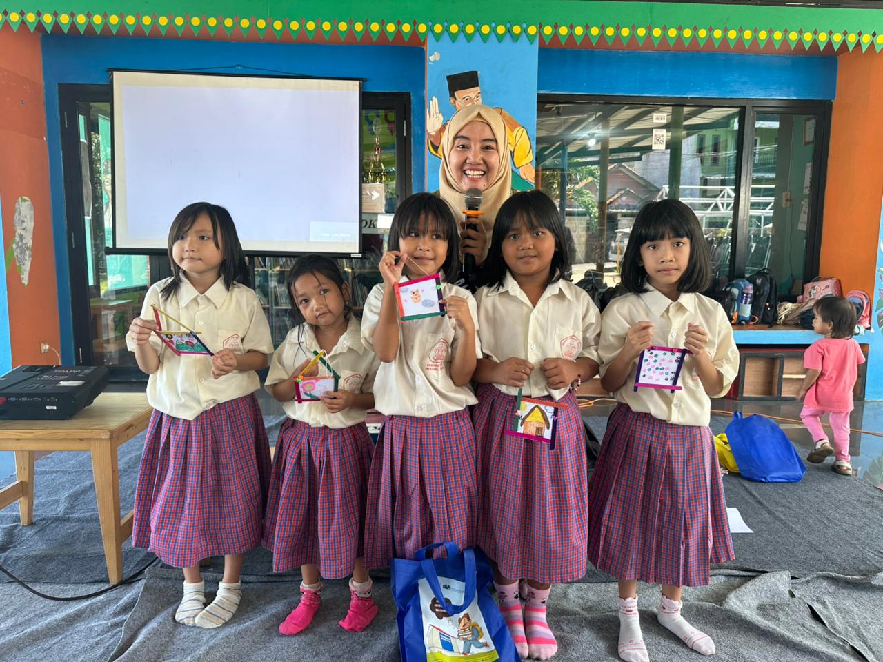 BELIA : Bekal Literasi Ibu Dan Anak Bersama Duta Baca Jakarta Timur Di RPTRA Cibubur Berseri